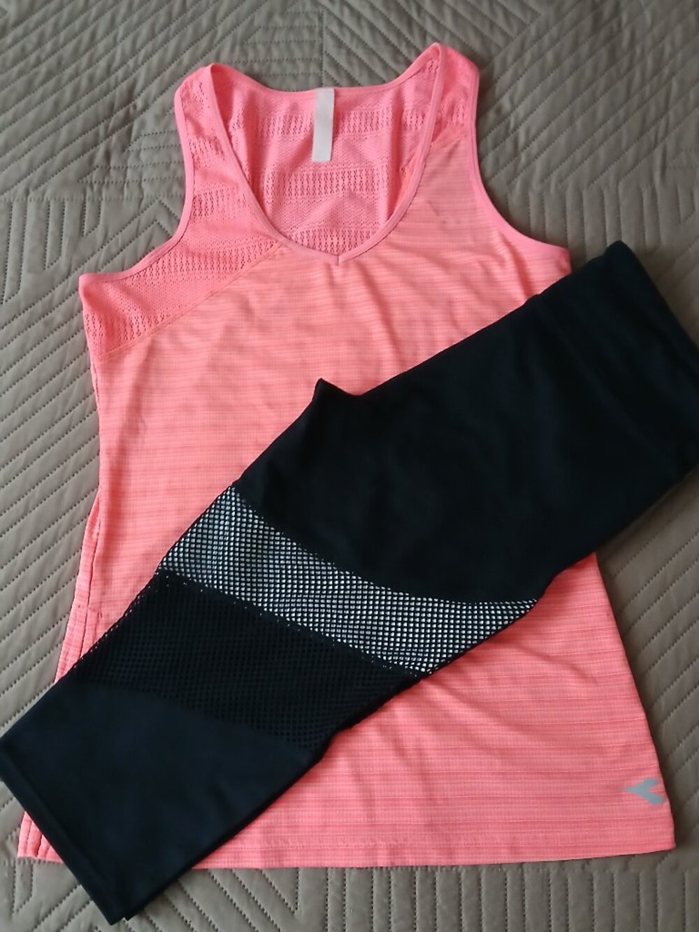 Diadora Pink Tank With Fabletics Capri Leggings, Size Small, bundle for
